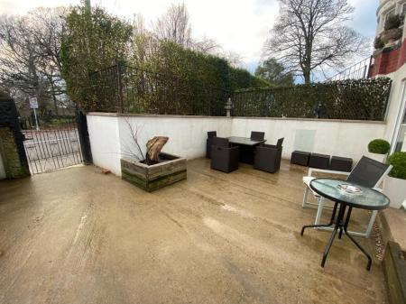 2 bedroom Flat to let in Hilldene, Harehills Lane, Leeds, LS8