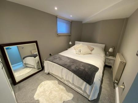 2 bedroom Flat to let in Hilldene, Harehills Lane, Leeds, LS8