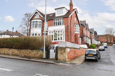 2 bedroom Flat to let in Hilldene, Harehills Lane, Leeds, LS8