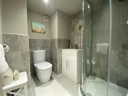 2 bedroom Flat to let in Hilldene, Harehills Lane, Leeds, LS8