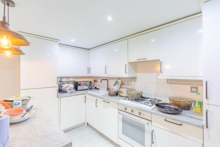 2 bedroom Flat to let in Hilldene, Harehills Lane, Leeds, LS8