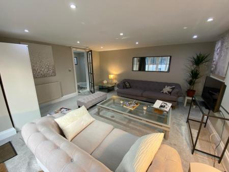 2 bedroom Flat to let in Hilldene, Harehills Lane, Leeds, LS8