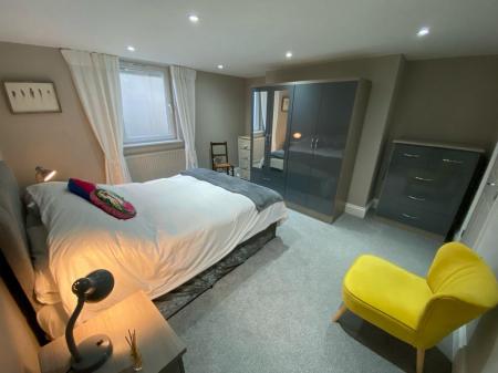 2 bedroom Flat to let in Hilldene, Harehills Lane, Leeds, LS8