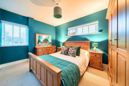 3 bedroom Semi-detached house for sale in North Grove Close, Oakwood, Leeds, LS8