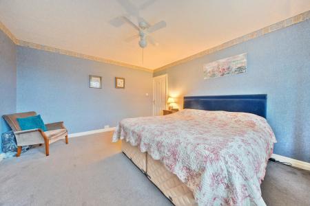 3 bedroom Semi-detached house for sale in Kingswood Crescent, Roundhay, Leeds, LS8