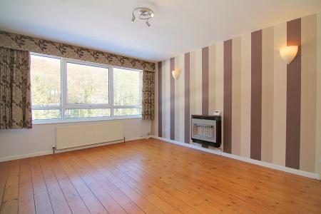 2 bedroom Flat to let in Gledhow Court, Chapel Allerton, Leeds, LS7