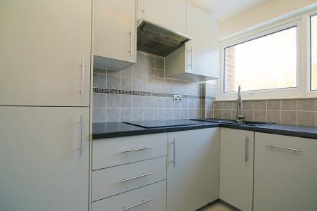 2 bedroom Flat to let in Gledhow Court, Chapel Allerton, Leeds, LS7