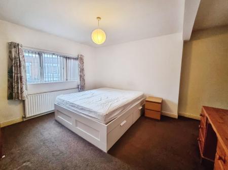 2 bedroom Duplex to let in Meanwood Road, Meanwood, Leeds, LS6