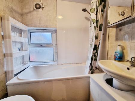 2 bedroom Duplex to let in Meanwood Road, Meanwood, Leeds, LS6