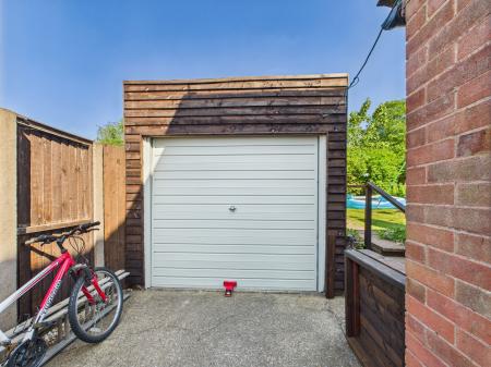 3 bedroom Semi-detached house for sale in Avondale Road, Wigston, LE18