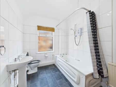 2 bedroom Terraced House for sale in Dartford Road, Leicester, LE2