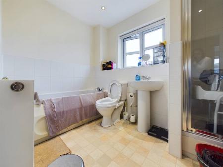 2 bedroom Flat for sale in Watergate Court, Leicester, LE3