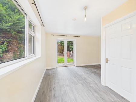 3 bedroom Semi-detached house to let in Fairfield Road, Oadby, LE2