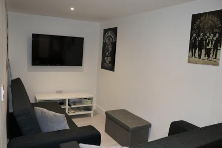 1 bedroom Flat to let in Millstone Lane, Leicester, LE1