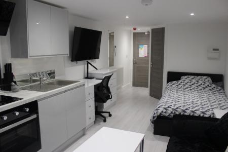 1 bedroom Flat to let in Millstone Lane, Leicester, LE1