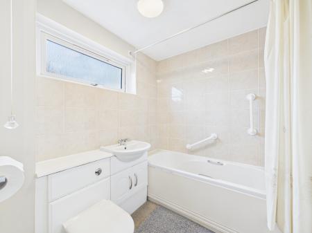 5 bedroom Terraced House to let in Neston Gardens, Leicester, LE2