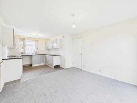 5 bedroom Terraced House to let in Neston Gardens, Leicester, LE2