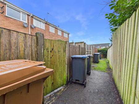 2 bedroom Terraced House to let in Lillingstone Close, Markfield, LE67