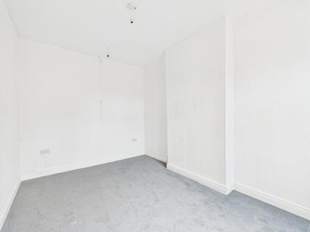2 bedroom Flat to let in Fosse Road South, Leicester, LE3