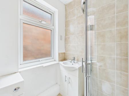 2 bedroom Flat to let in Fosse Road South, Leicester, LE3