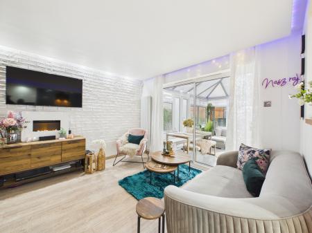 3 bedroom Semi-detached house for sale in Darien Way, Leicester, LE3