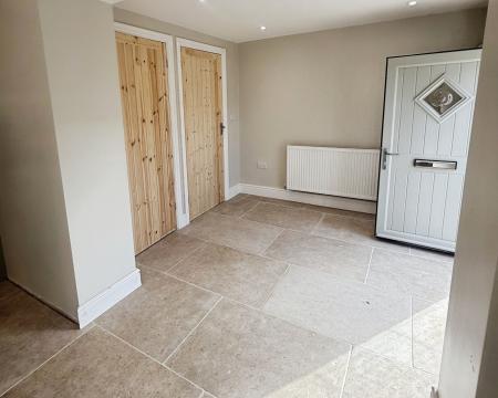 4 bedroom Terraced House to let in High Street, Newton On Trent, Lincoln, LN1