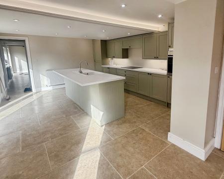 4 bedroom Terraced House to let in High Street, Newton On Trent, Lincoln, LN1