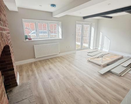 4 bedroom Terraced House to let in High Street, Newton On Trent, Lincoln, LN1