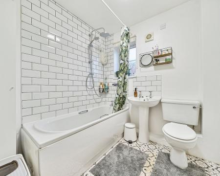 3 bedroom Terraced House for sale in Matlkin Road, Fenton, Lincoln, LN1