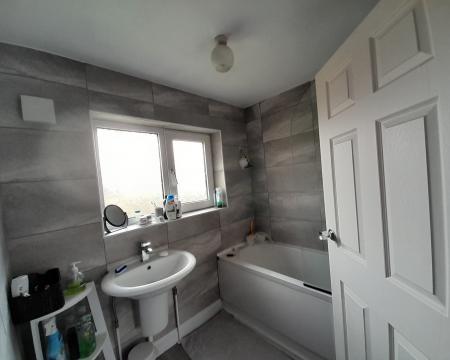 3 bedroom Terraced House to let in Laughton Way, Lincoln, LN2