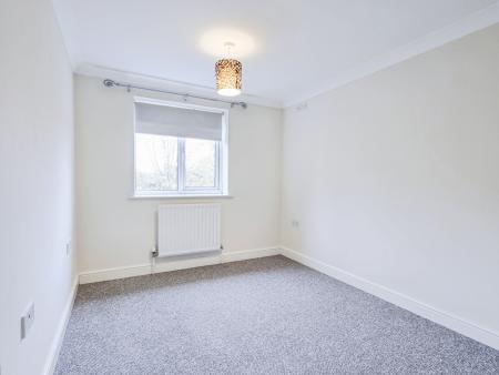 2 bedroom Flat to let in University Court, Grantham, NG31