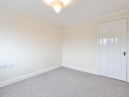 2 bedroom Flat to let in University Court, Grantham, NG31
