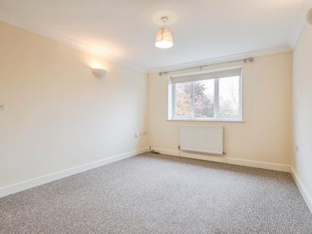 2 bedroom Flat to let in University Court, Grantham, NG31