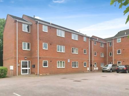 2 bedroom Flat to let in University Court, Grantham, NG31