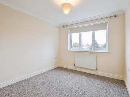 2 bedroom Flat to let in University Court, Grantham, NG31