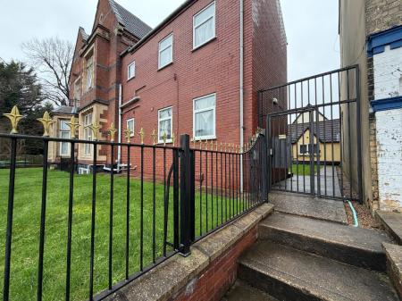 1 bedroom Flat to let in Carholme Road, Lincoln, LN1