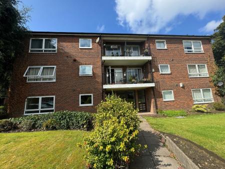 1 bedroom Flat for sale in Mosslea Park, Mossley Hill, Liverpool, L18