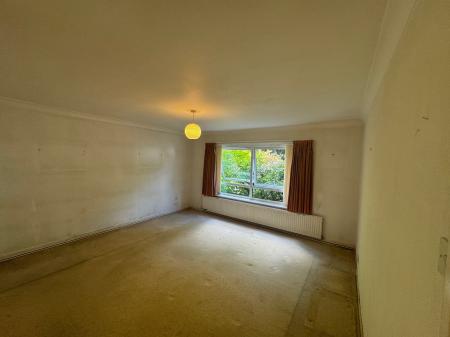 1 bedroom Flat for sale in Mosslea Park, Mossley Hill, Liverpool, L18