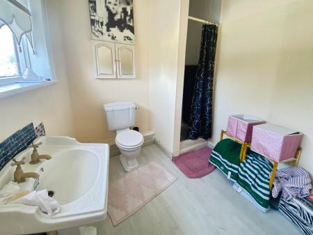 4 bedroom Terraced House for sale in Queens Drive, Stoneycroft, Liverpool, L13