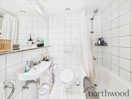 2 bedroom Flat for sale in Royal Quay, City Centre, Liverpool, L3