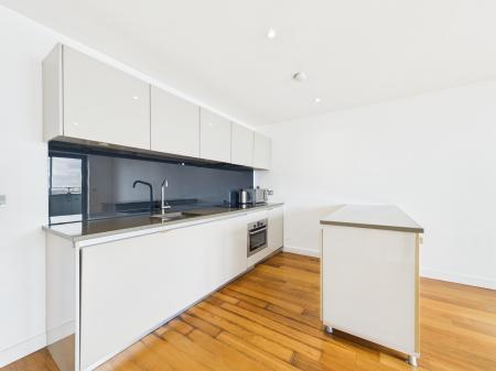 2 bedroom Apartment to let in Waterside, City Centre