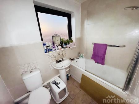 1 bedroom Flat to let in Balmoral Court, Tuebrook, Liverpool, L13