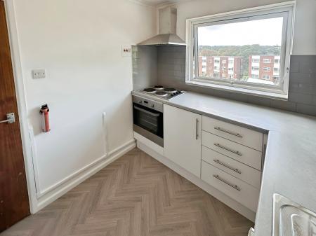 2 bedroom Flat for sale in The Shires, Off Old Bedford Rd, Luton, LU2