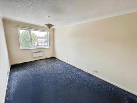2 bedroom Flat for sale in The Shires, Off Old Bedford Rd, Luton, LU2