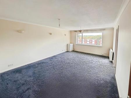 2 bedroom Flat for sale in The Shires, Off Old Bedford Rd, Luton, LU2