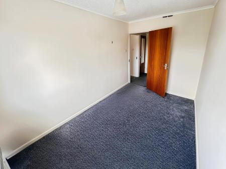 2 bedroom Flat for sale in The Shires, Off Old Bedford Rd, Luton, LU2