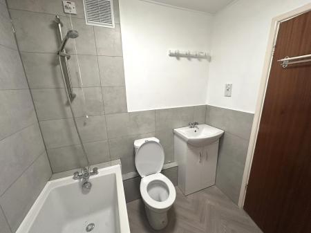 2 bedroom Flat for sale in The Shires, Off Old Bedford Rd, Luton, LU2