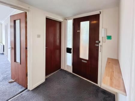 2 bedroom Flat for sale in The Shires, Off Old Bedford Rd, Luton, LU2