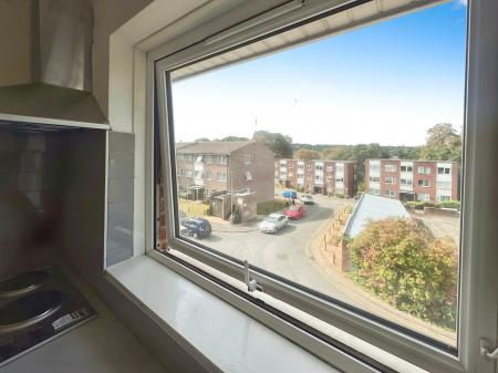 2 bedroom Flat for sale in The Shires, Off Old Bedford Rd, Luton, LU2