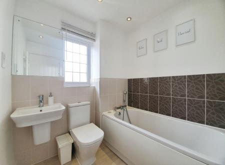 3 bedroom End of terrace house to let in Chestnut Avenue, Silsoe, Bedford, MK45